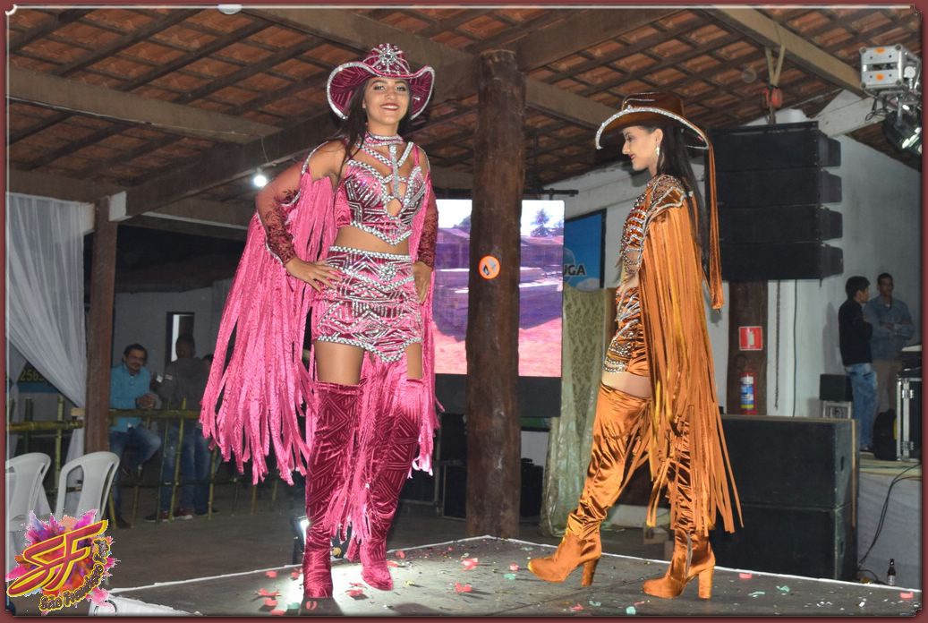 DESFILE DA RAINHA DA EXPOVALE 2019